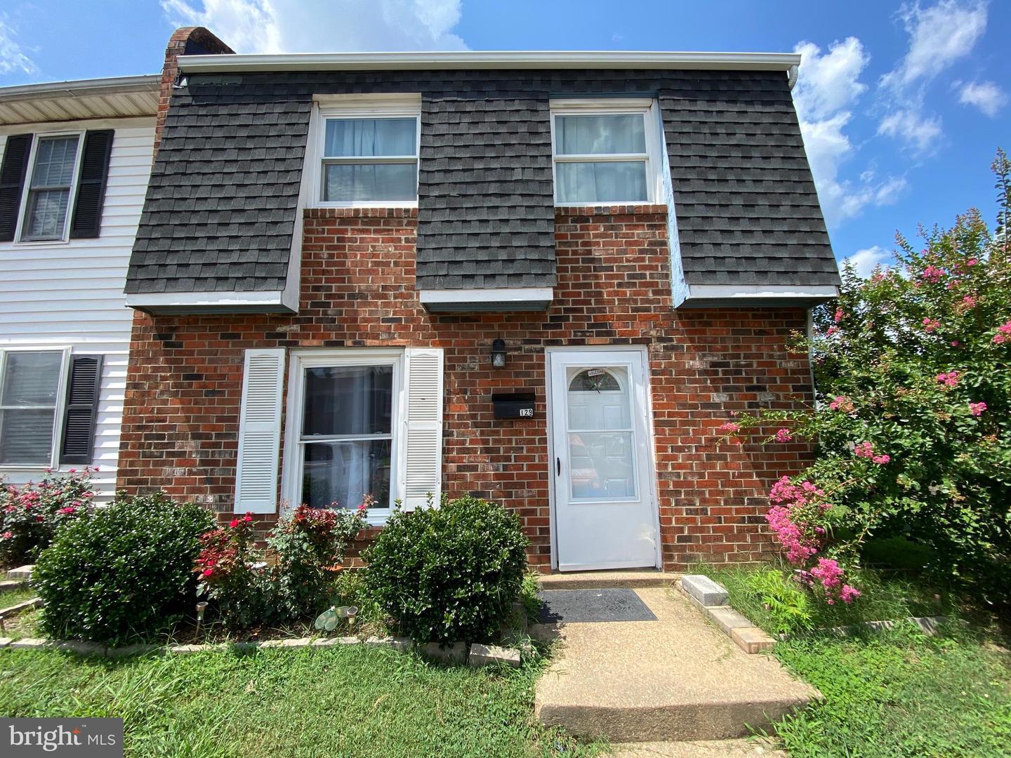 Property Photo: 129 Hickok Circle VA 22401