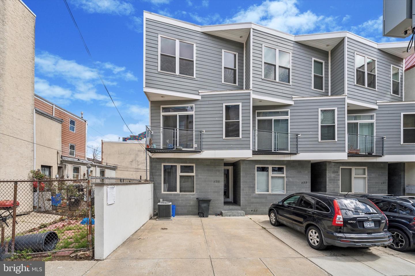 635 N 13th Street A  Philadelphia PA 19123 photo