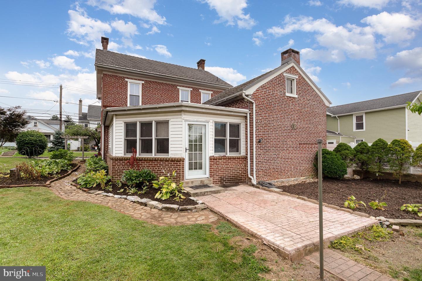 Property Photo:  407 E Derry Road  PA 17033 