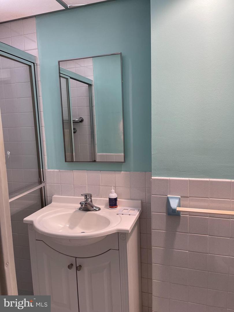 Property Photo: 1001 City Avenue E-1107 PA 19096