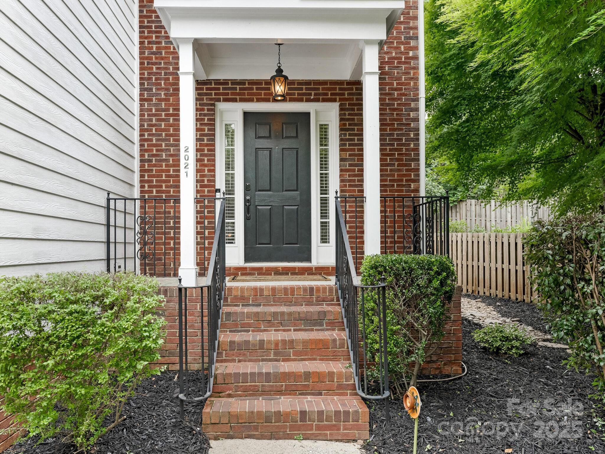 Property Photo: 2021 Sablewood Drive NC 28205