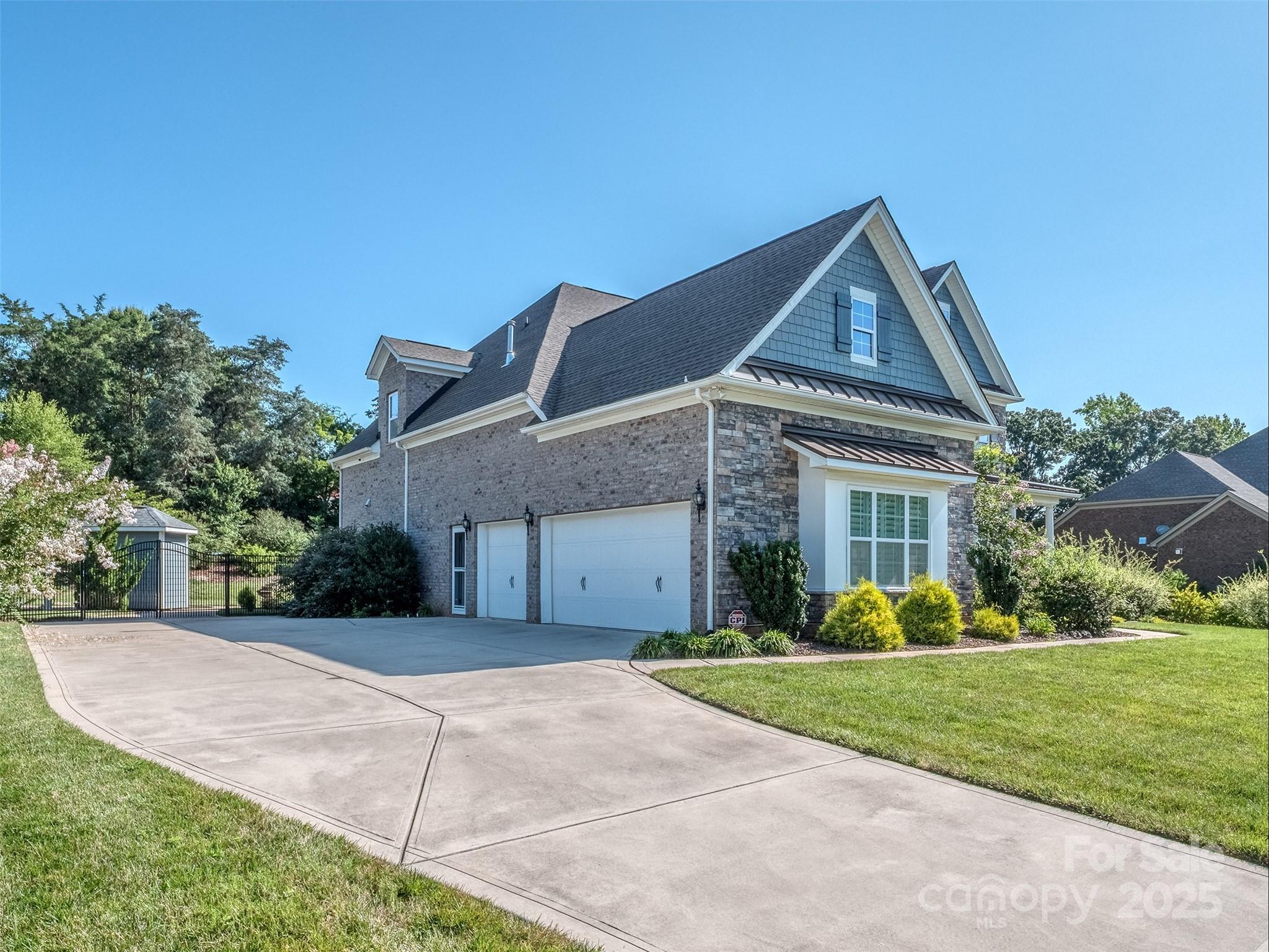 Property Photo: 1011 Golden Bell Drive NC 28173