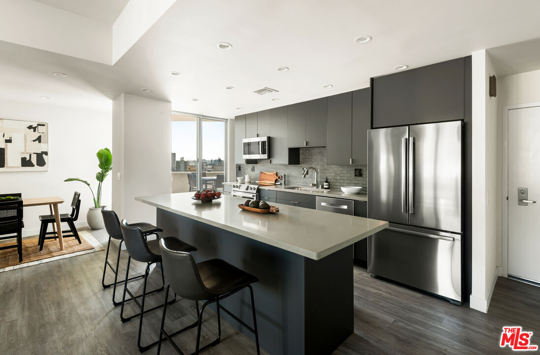 Property Photo: 7250 Franklin Ave CA 90046