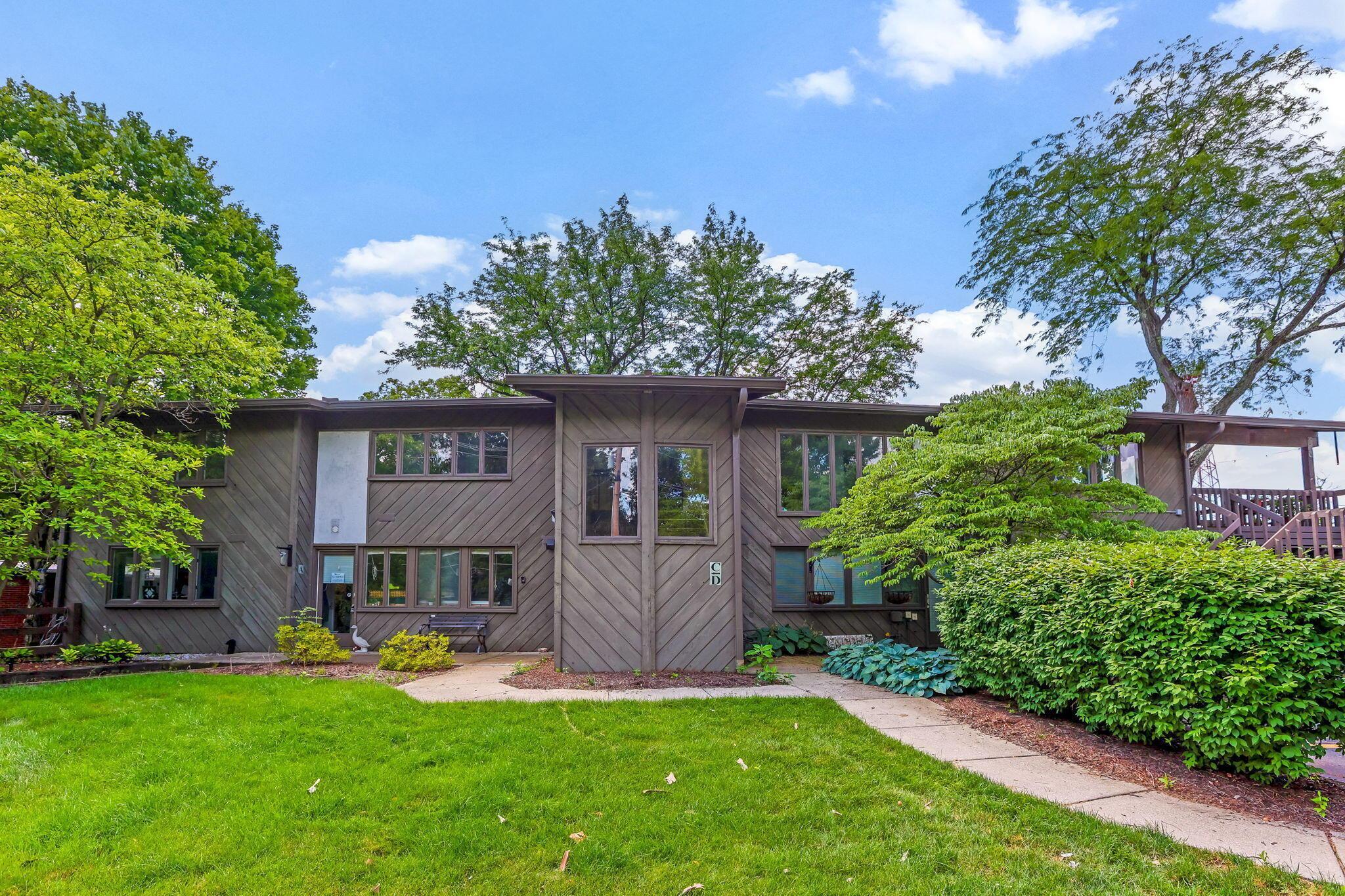 Property Photo: 2109 W 5th Avenue OH 43212