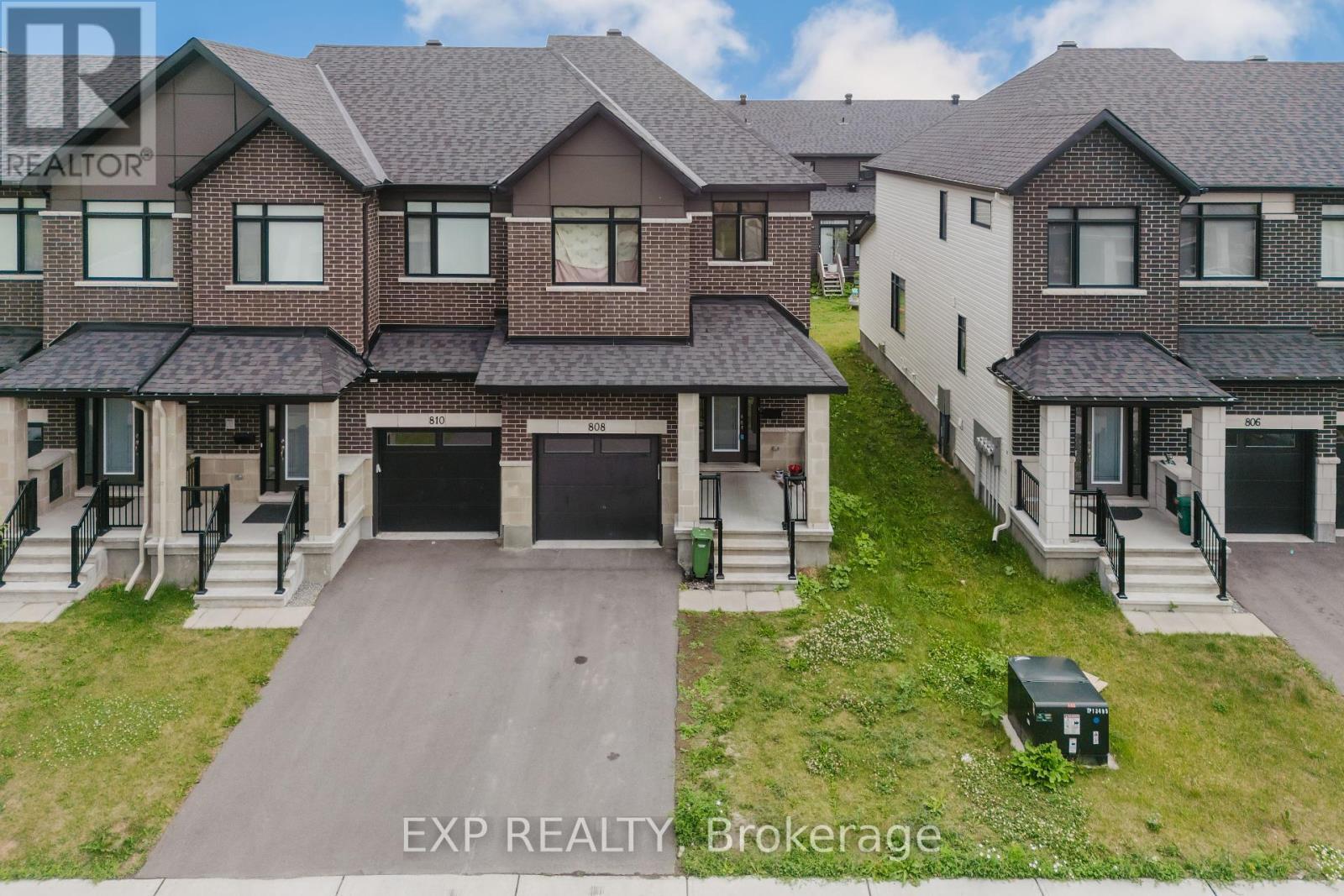 Property Photo: 808 Mochi Circle ON K2J 6Y9