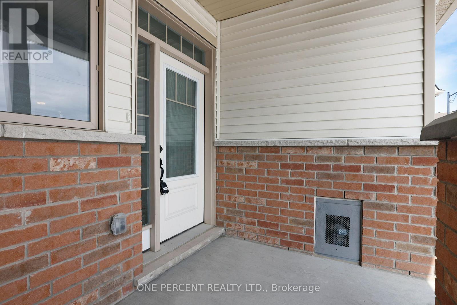 Property Photo: 733 Megrez Way ON K2J 6S8
