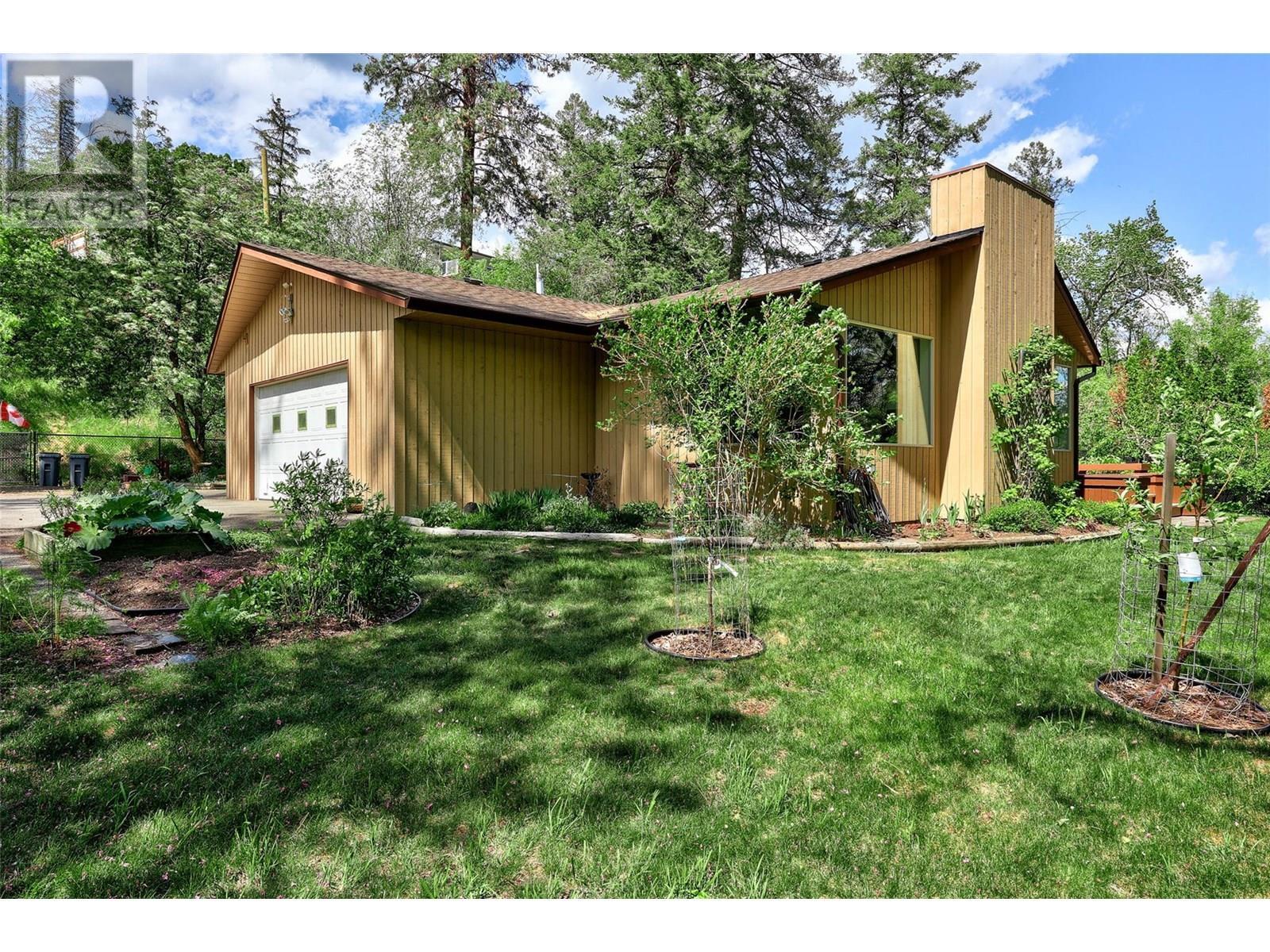 Property Photo: 4611 Westsyde Road BC V2B 8N3