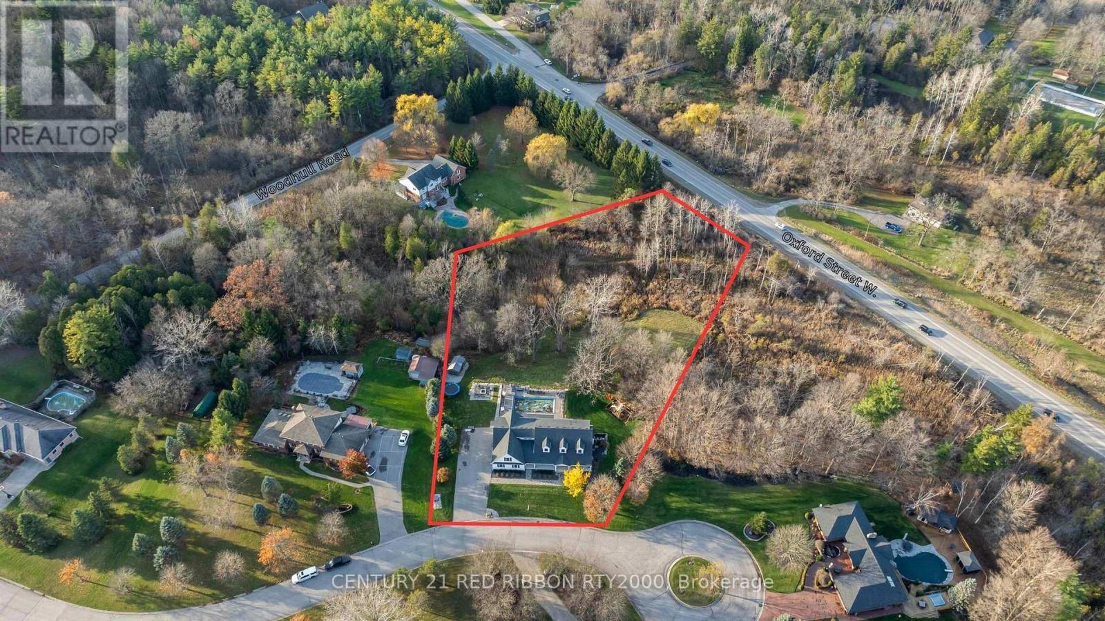 Property Photo:  2300 Lime Kiln Drive  ON N6K 4P6 