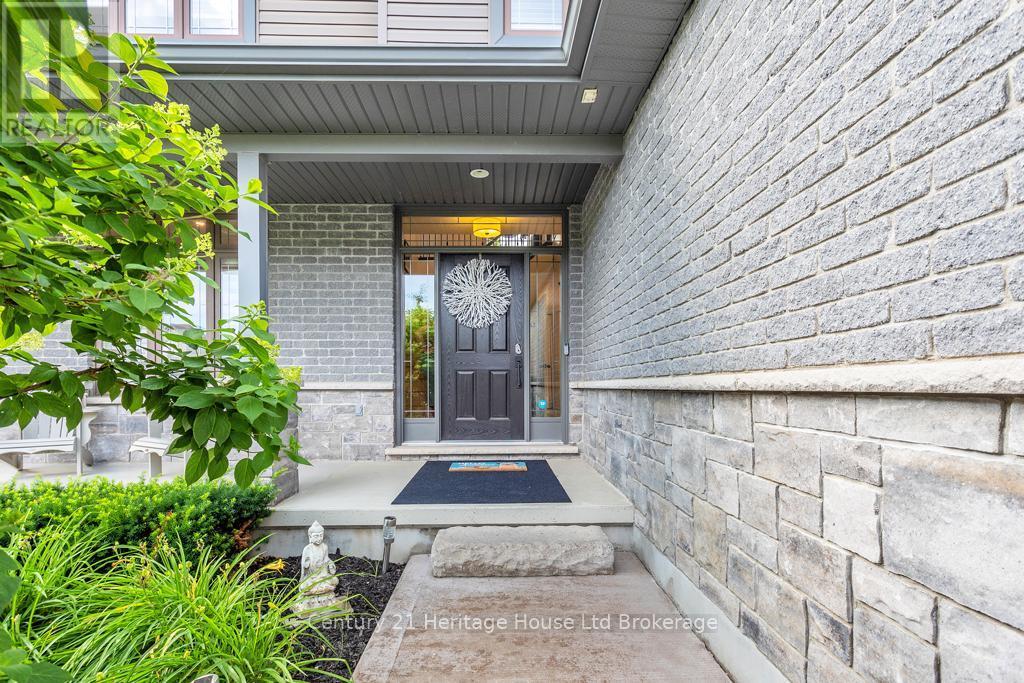 Property Photo:  12 Oliver Crescent  ON N0M 2M0 