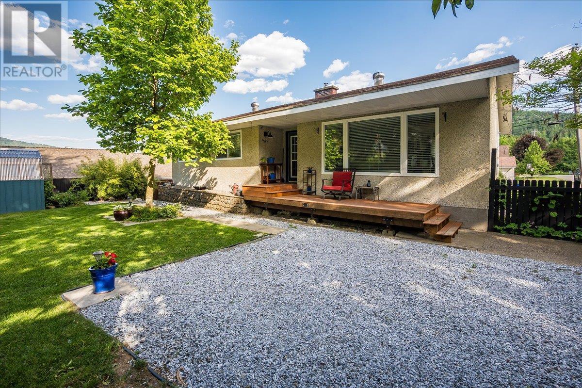 Property Photo: 407 Willow Drive BC V1R 2M9