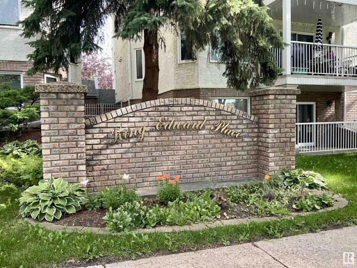 Property Photo: 9914 80 Avenue NW 34 AB T6E 6L6