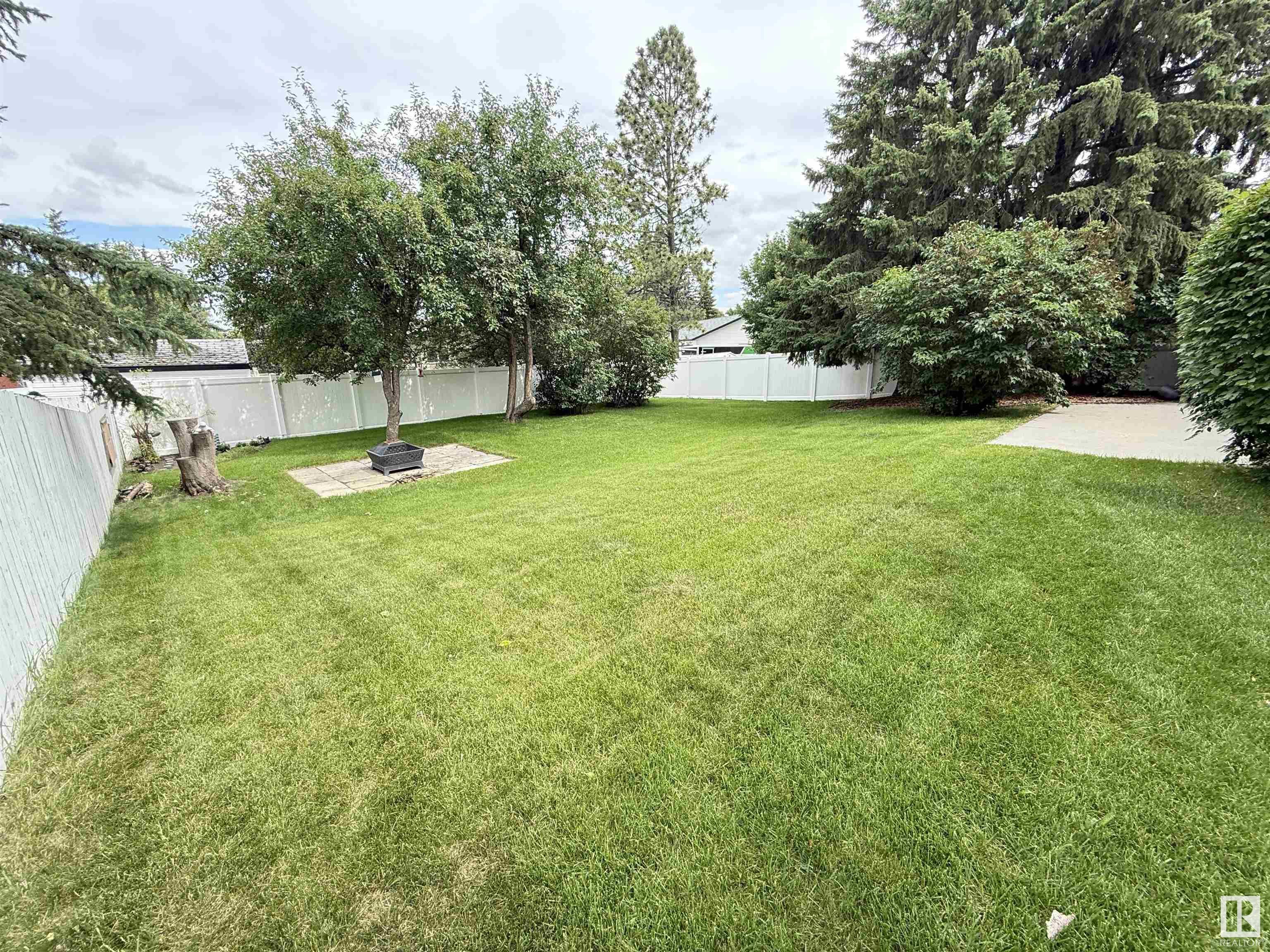 Property Photo:  24 Starling Drive  AB T8A 0A7 