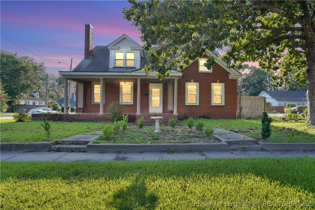 Property Photo:  1301 N Pine Street  NC 28358 