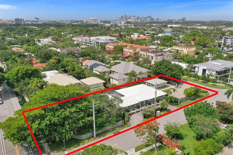 Property Photo:  2600 NE 21 Street  FL 33305 