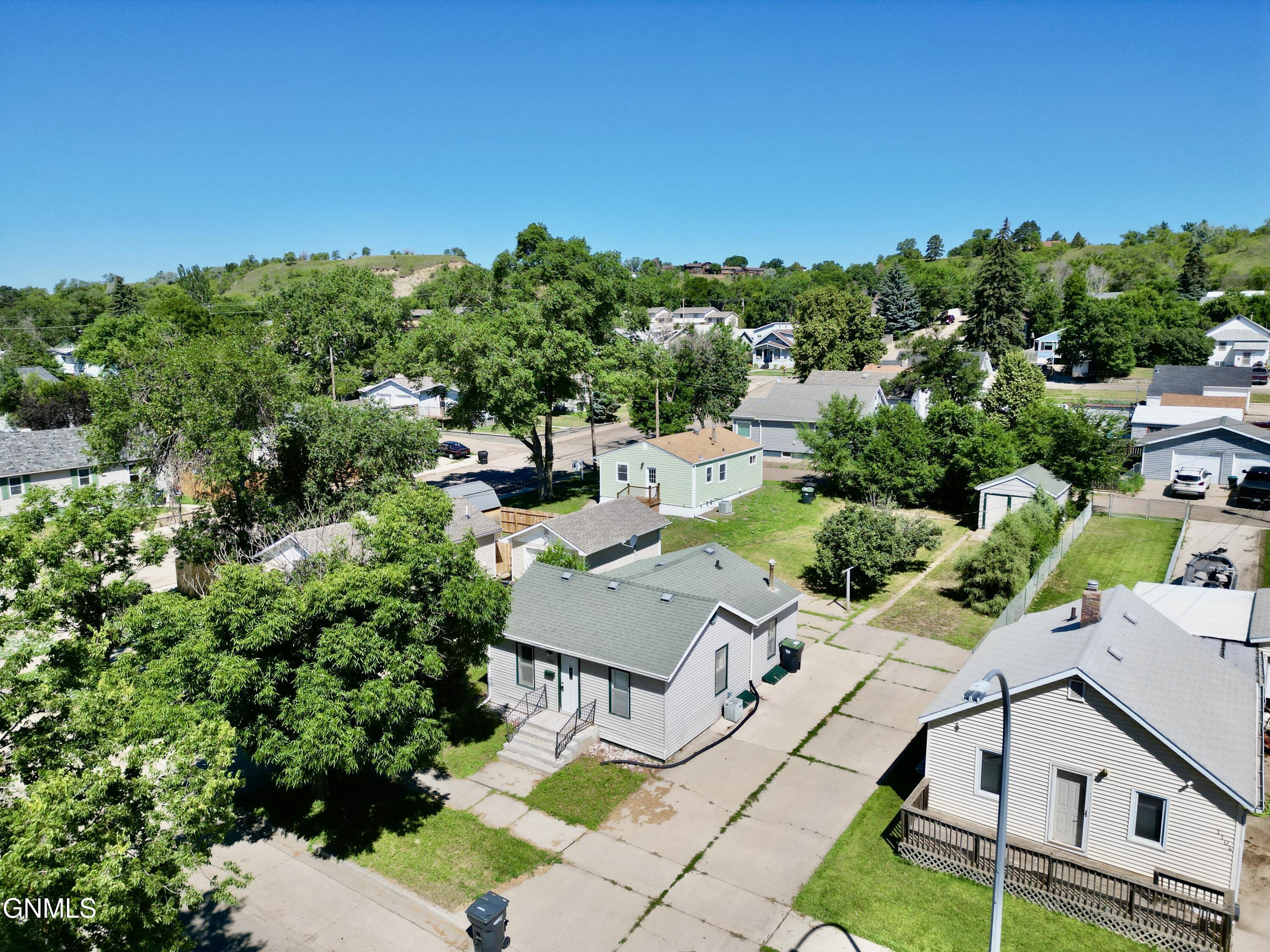 Property Photo: 1102 1st Street NE ND 58554