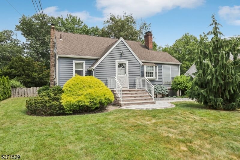Property Photo:  86 Parkway  NJ 07662 