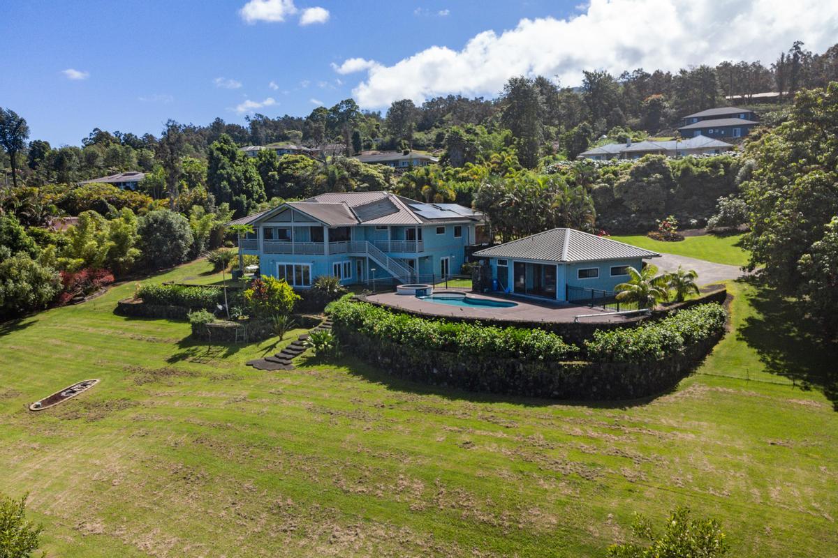 Property Photo: 73-4566 Kukuki St HI 96740