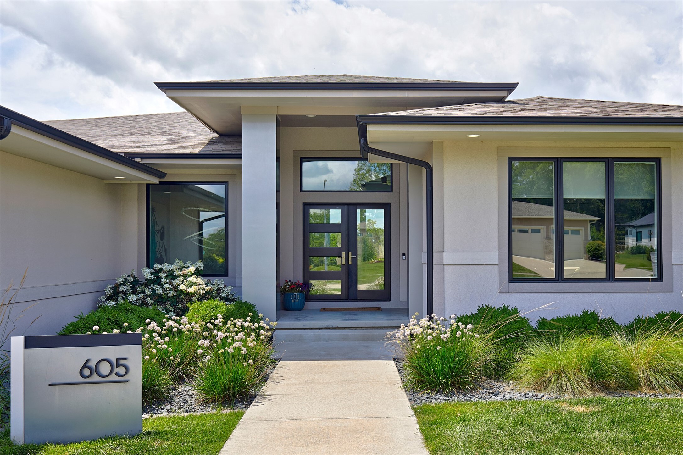 Property Photo: 605 S Tiburon Cove IA 50266