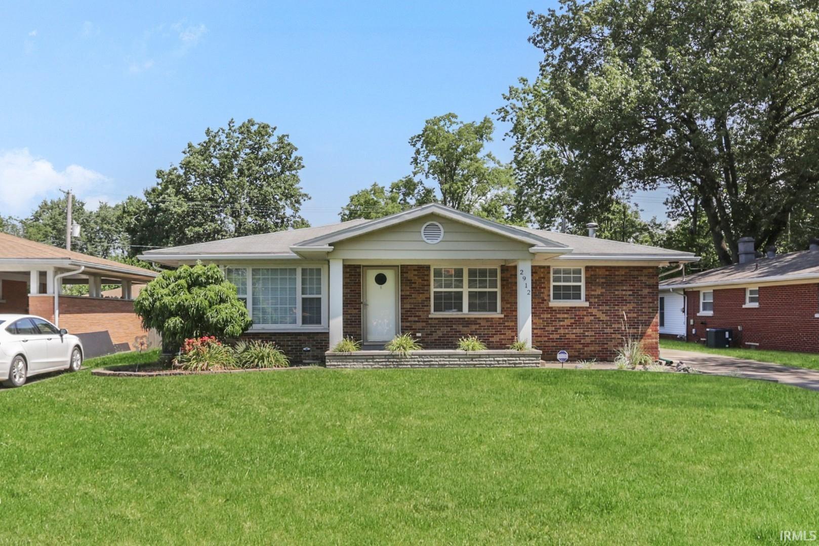 Property Photo:  2912 Monroe Avenue  IN 47714 