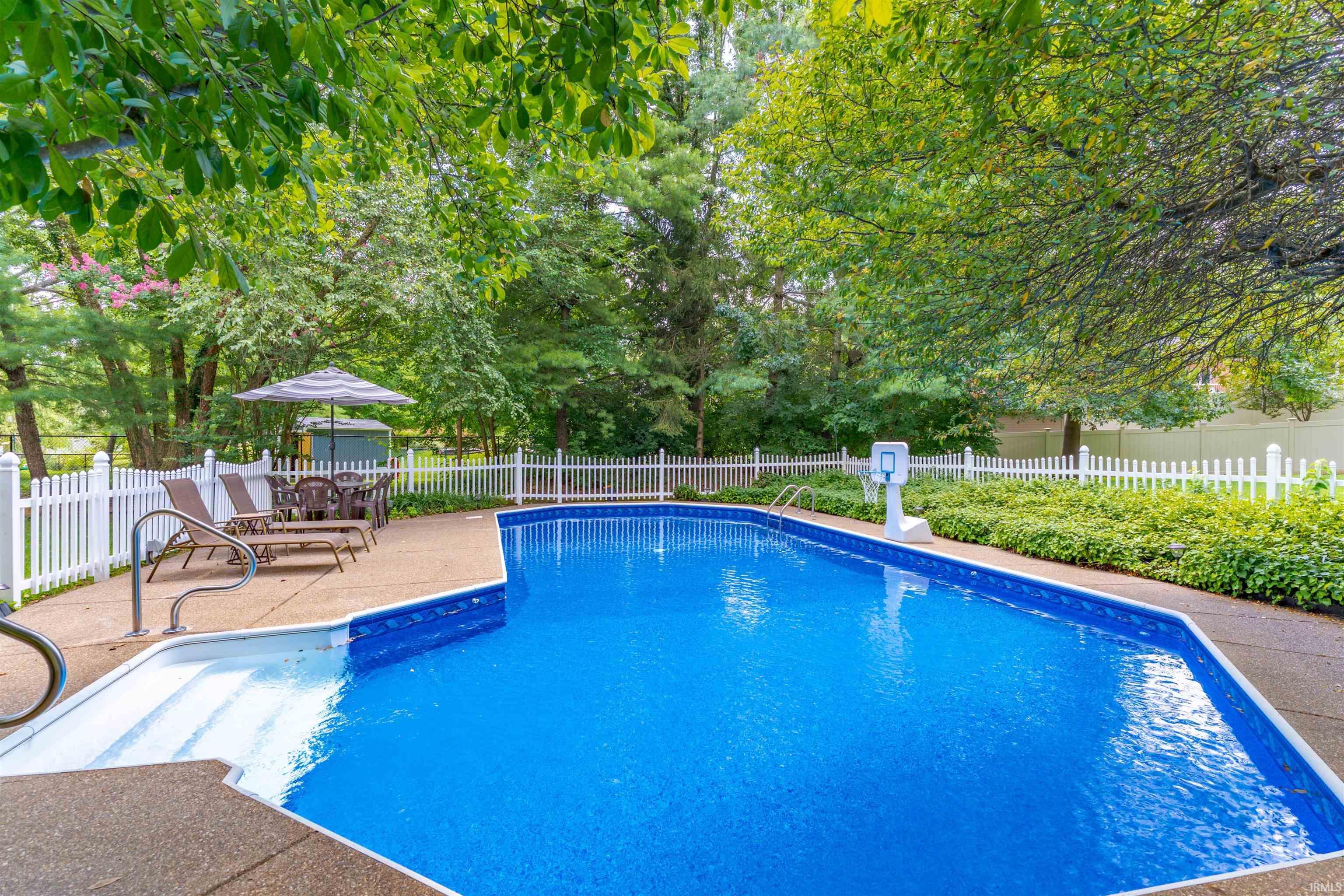 Property Photo: 6105 E Oak Street IN 47715