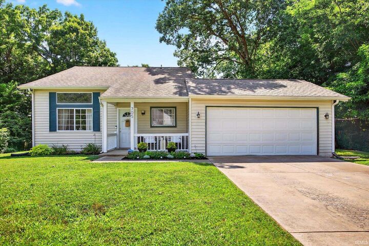 Property Photo:  705 N Hanover Glen  IN 47429-1069 