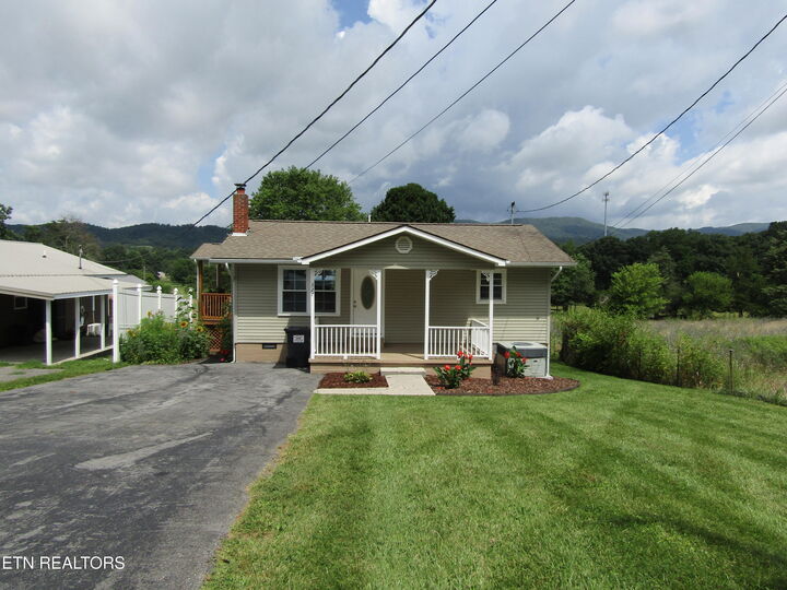 Property Photo:  327 Coleman St  TN 37752 