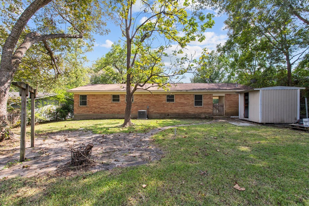 Property Photo:  408 Lynn Avenue  TX 75904 