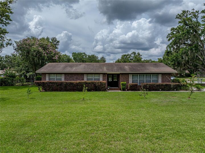 609 W Pipkin Road  Lakeland FL 33813 photo