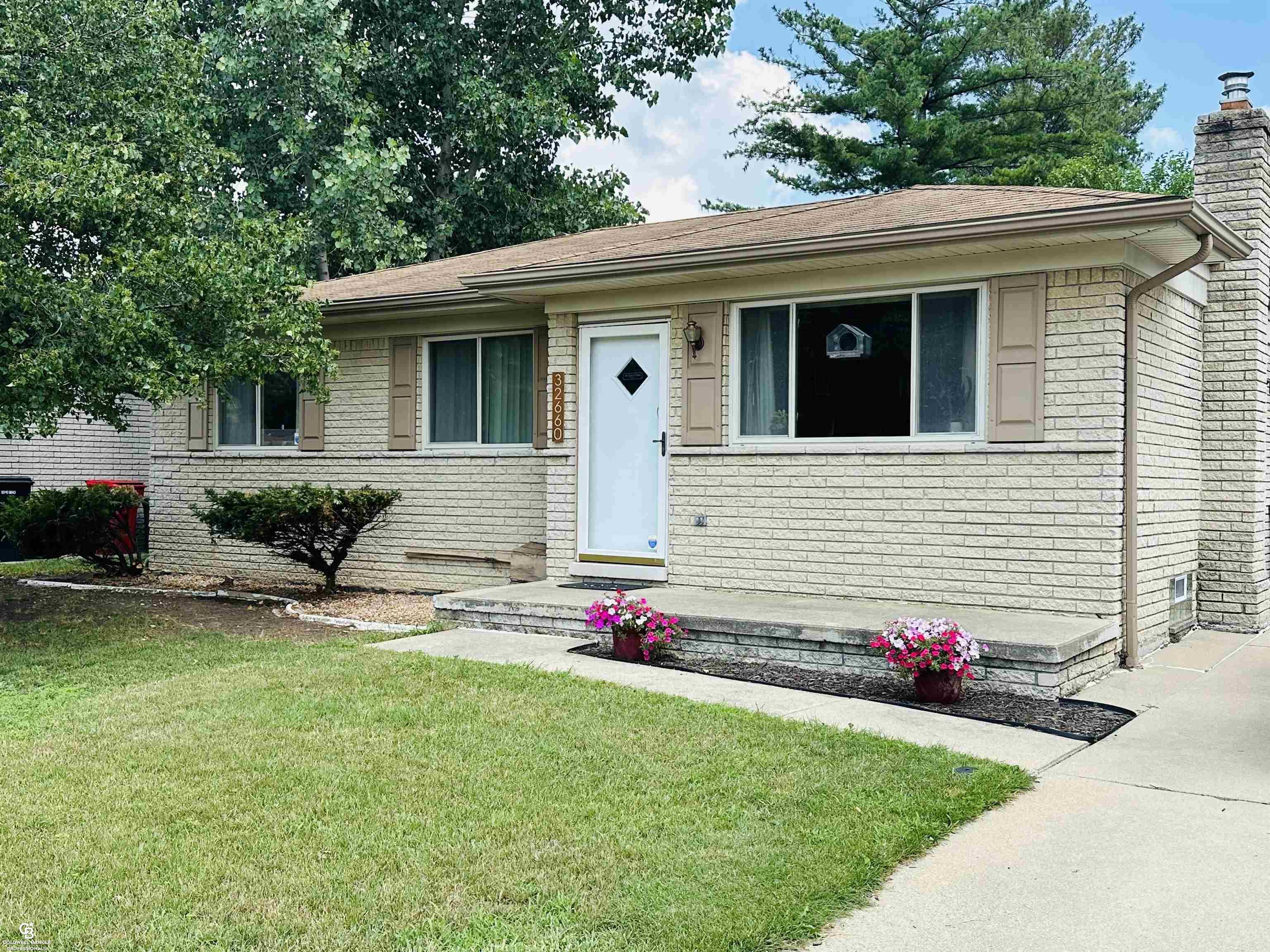 Property Photo: 32660 Haggerty Dr. Drive MI 48066-1025