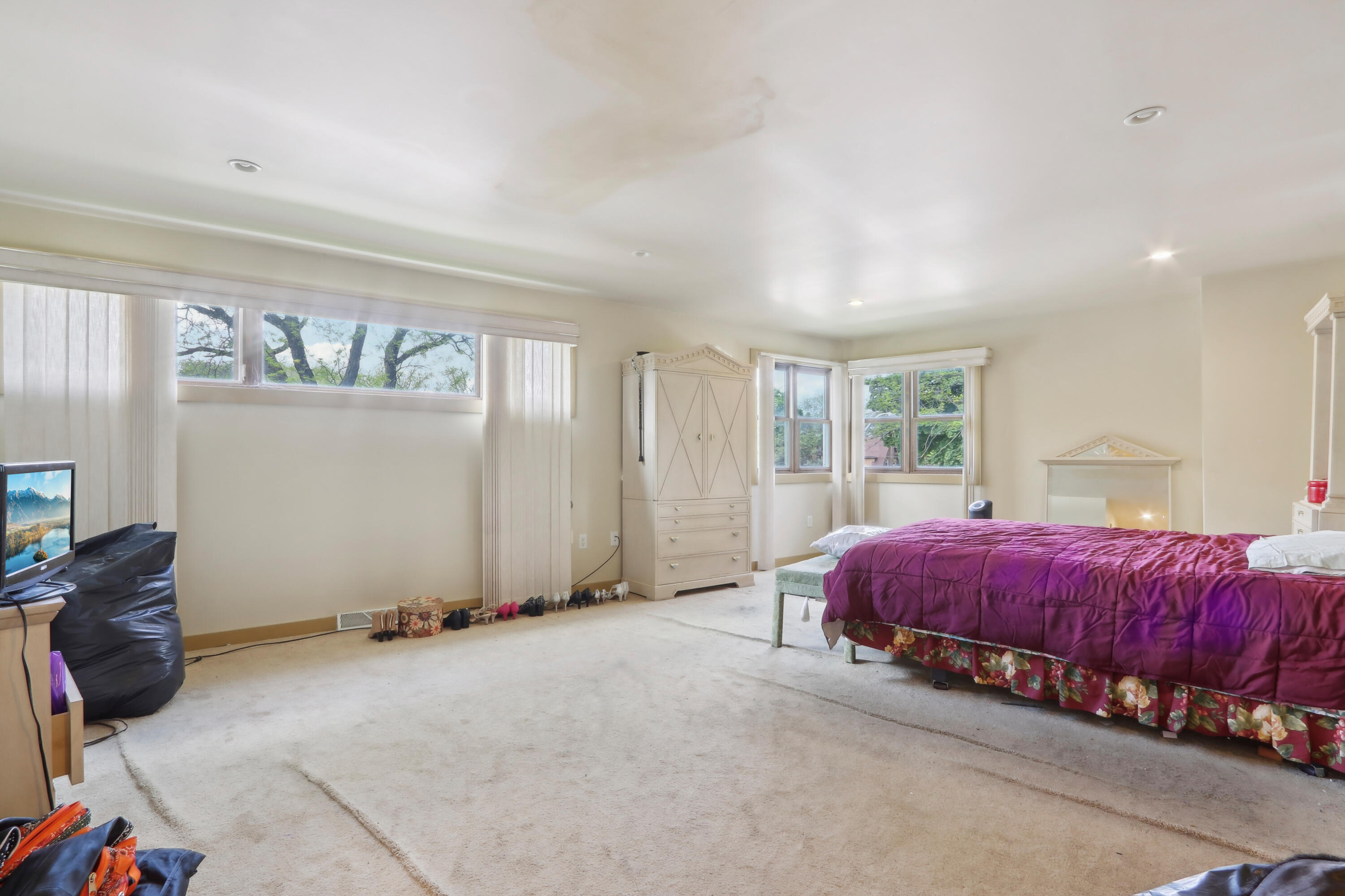 Property Photo: 4647 W Scranton Pl WI 53216