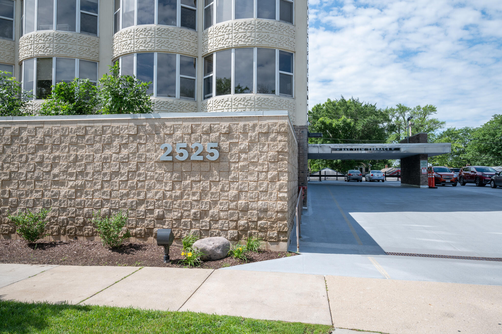 Property Photo: 2525 S Shore Dr 6B WI 53207
