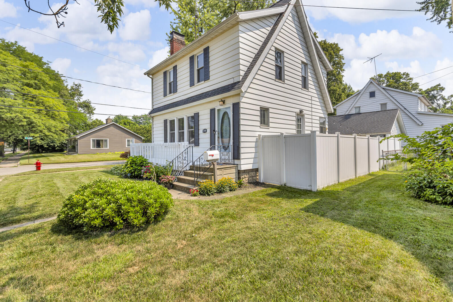 Property Photo: 1101 W Morrel Street MI 49203
