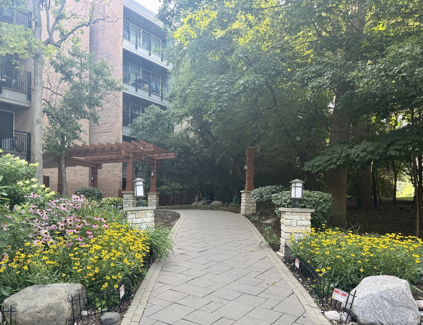Property Photo: 5900 Oakwood Drive 4G IL 60532