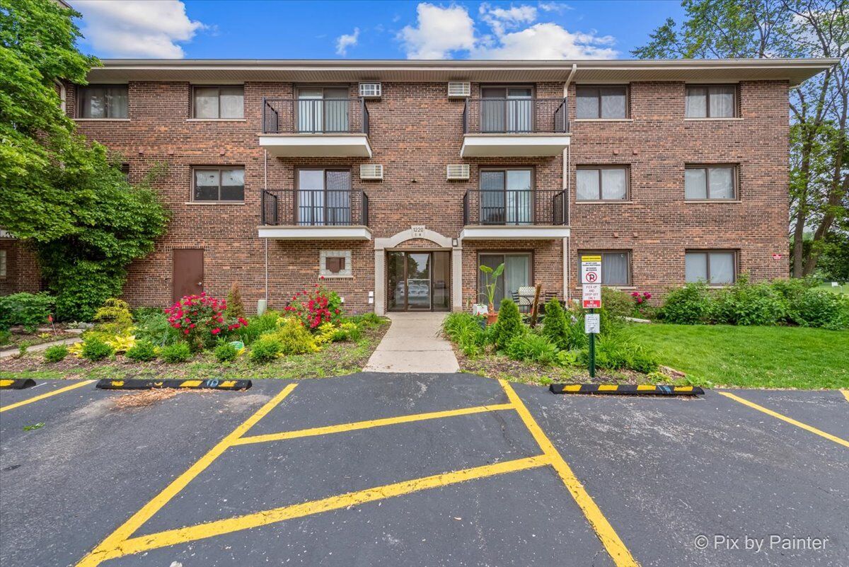 Property Photo:  1220 S Lorraine Road 2H  IL 60189 