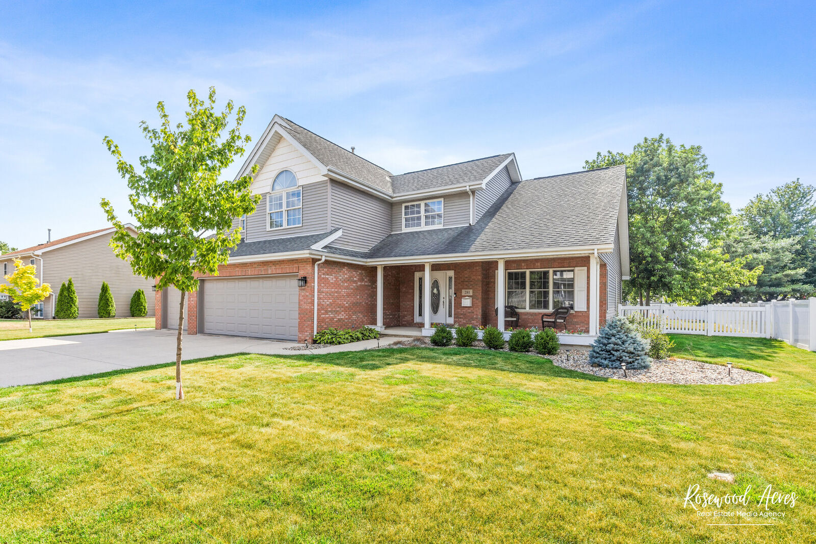 Property Photo:  281 S Elm Street  IL 60950 