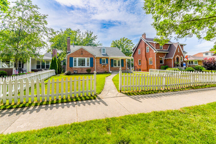 110 N Edgewood Avenue  La Grange IL 60525 photo