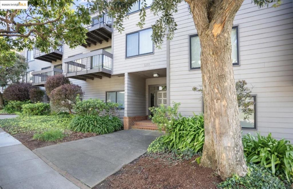 Property Photo: 5177 Diamond Heights Blvd Apt 114 CA 94131