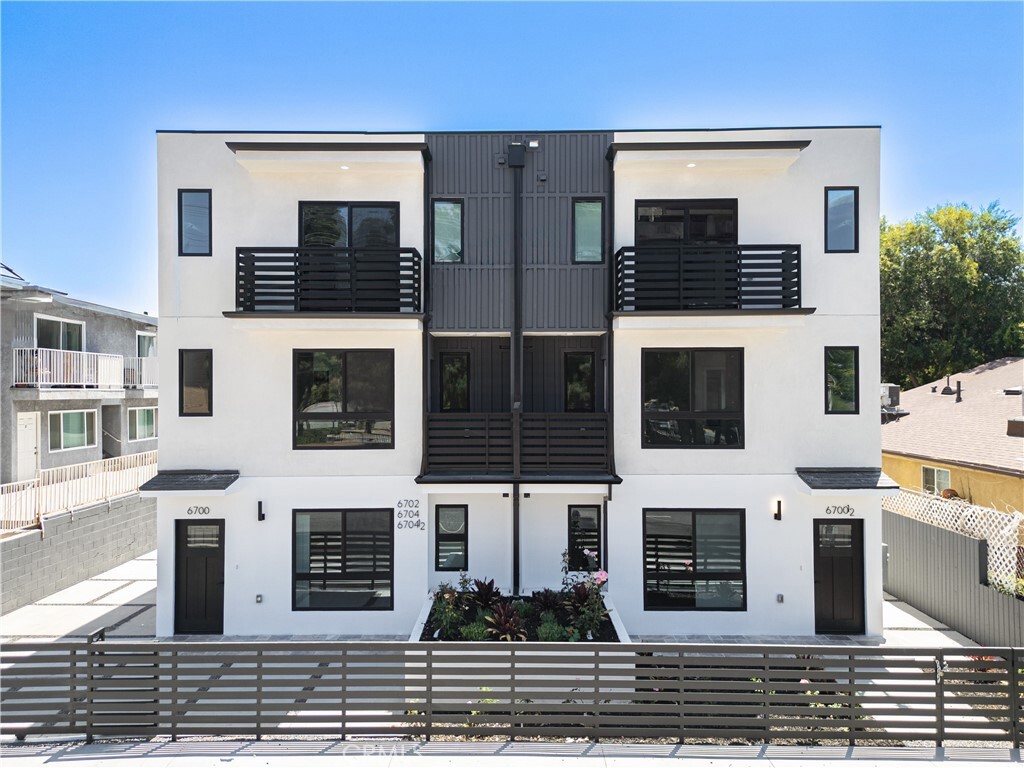 Property Photo: 6704 Kester Avenue CA 91405