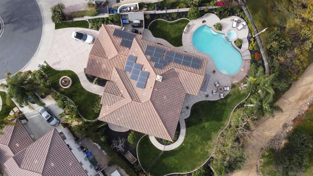 Property Photo: 486 Sandalwood Ct CA 92024
