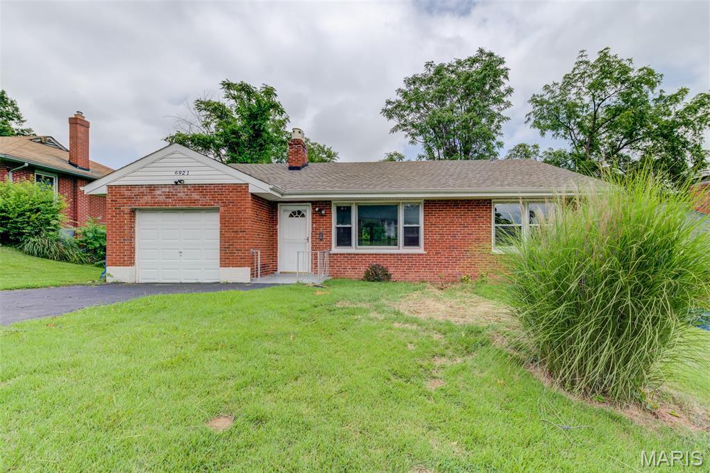Property Photo: 6921 Forest Hill Drive MO 63121