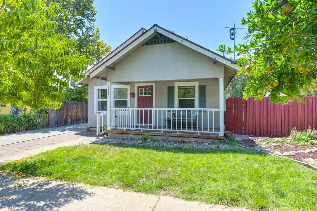 Property Photo:  926 Clover Street  CA 95695 