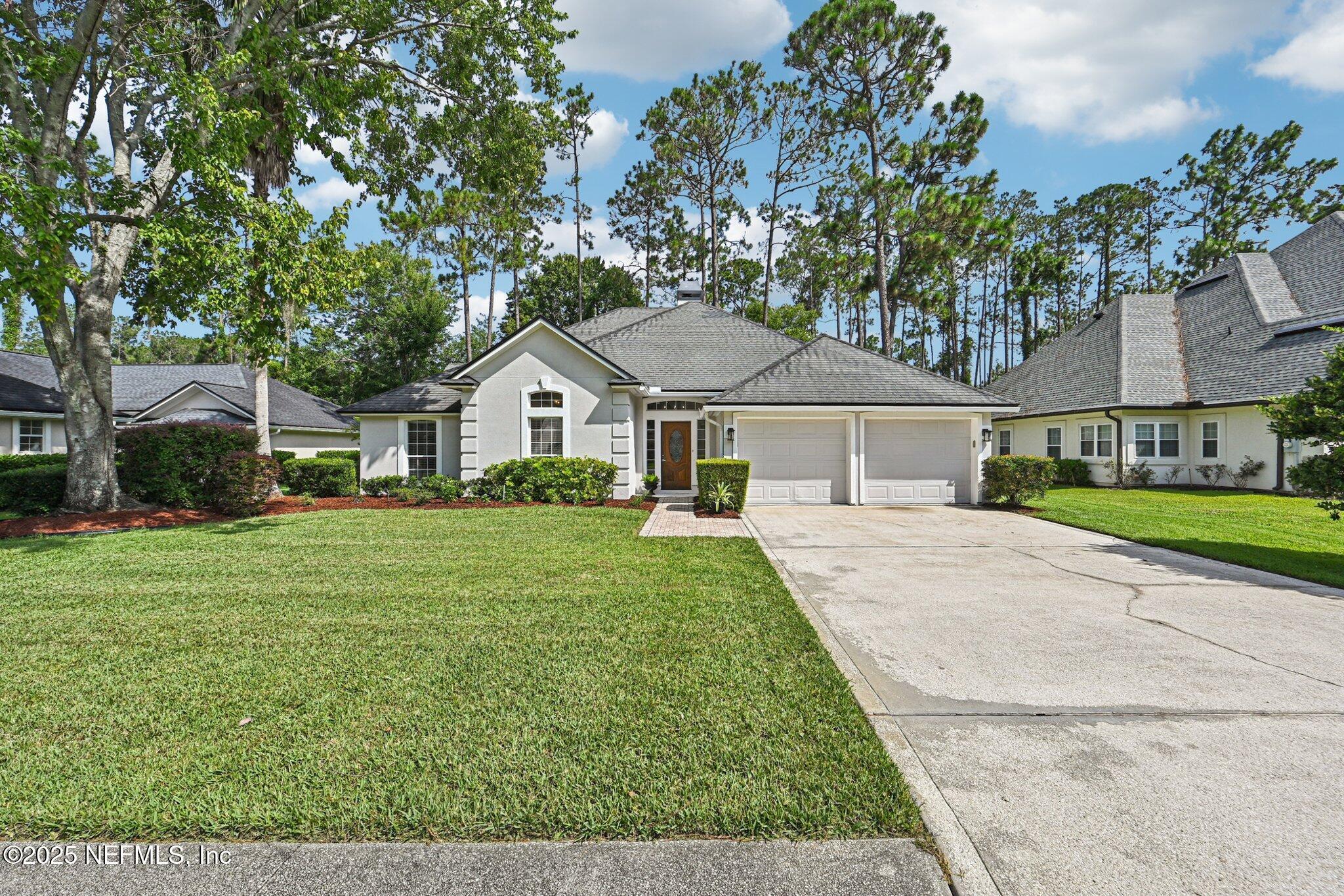Property Photo:  1916 Woodlake Drive  FL 32003 