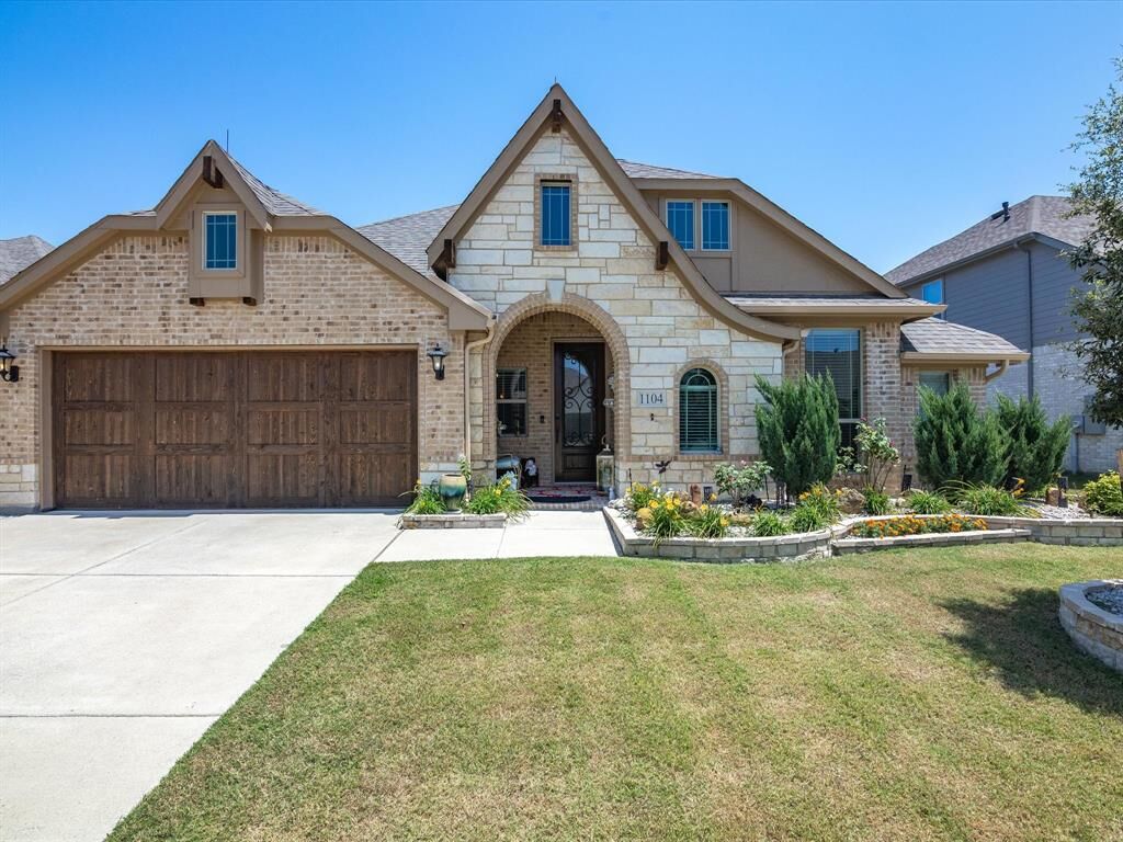 Property Photo: 1104 Canterbury Lane TX 75126
