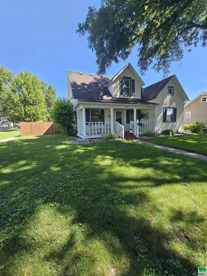 Property Photo: 3903 43rd IA 51108