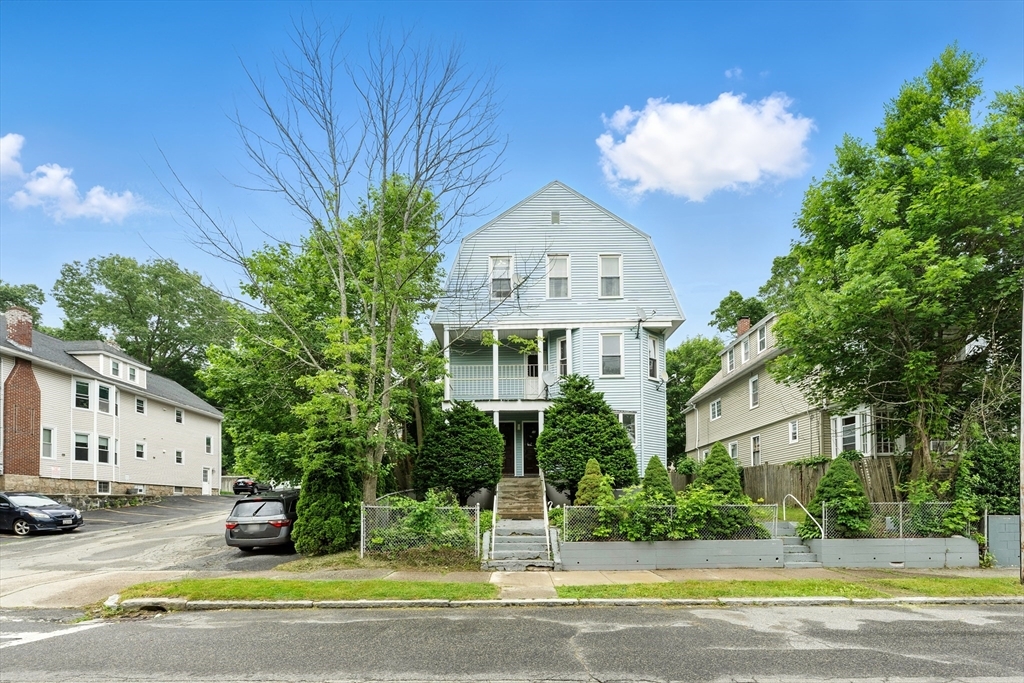 Property Photo:  10 Holland Rd  MA 01603 