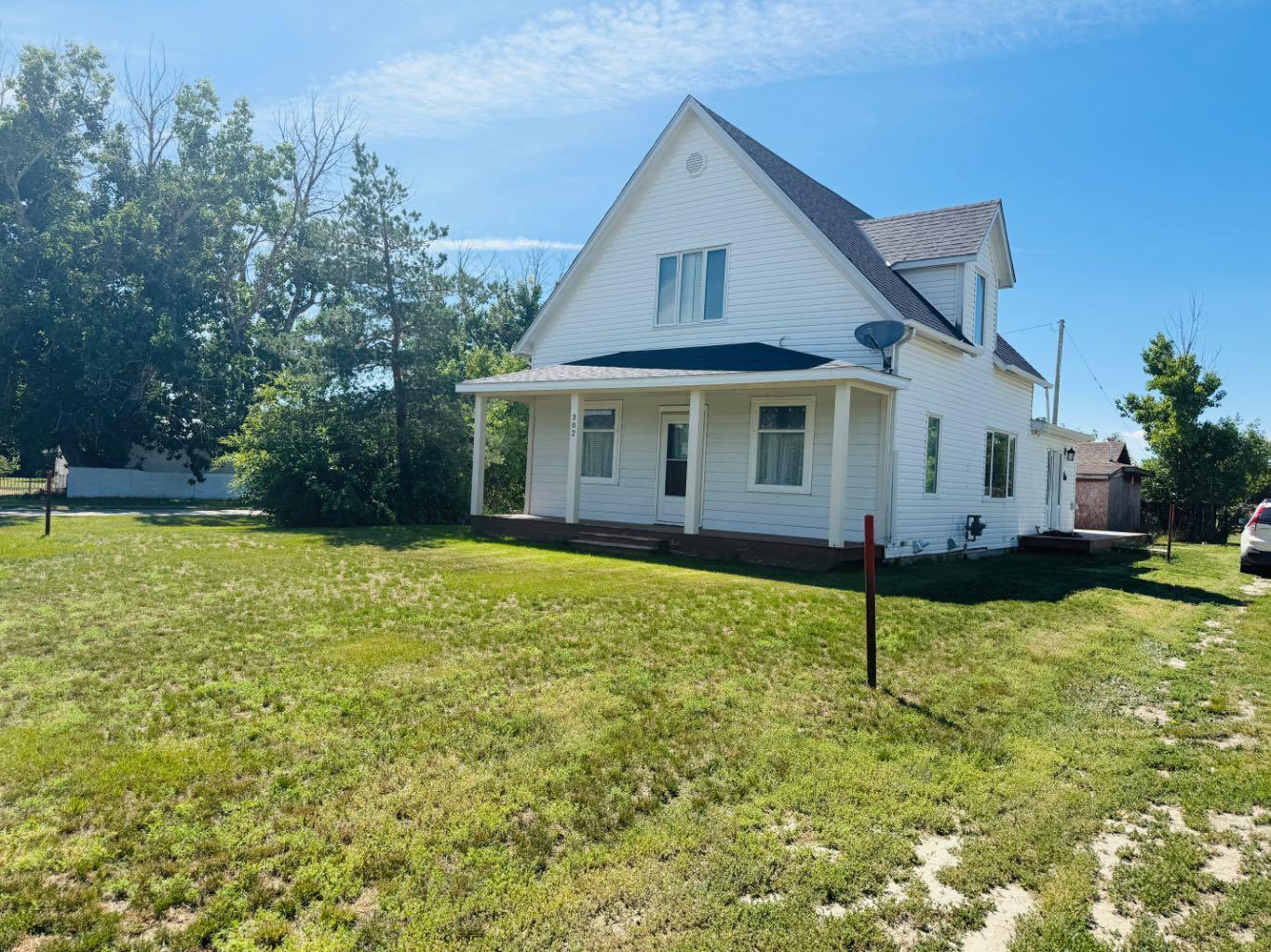 Property Photo: 302 Empress Avenue AB T0L 1M0
