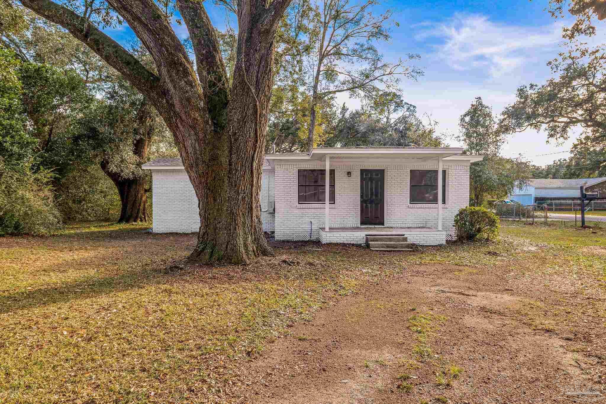 Property Photo: 7950 Hayworth Ave FL 32534