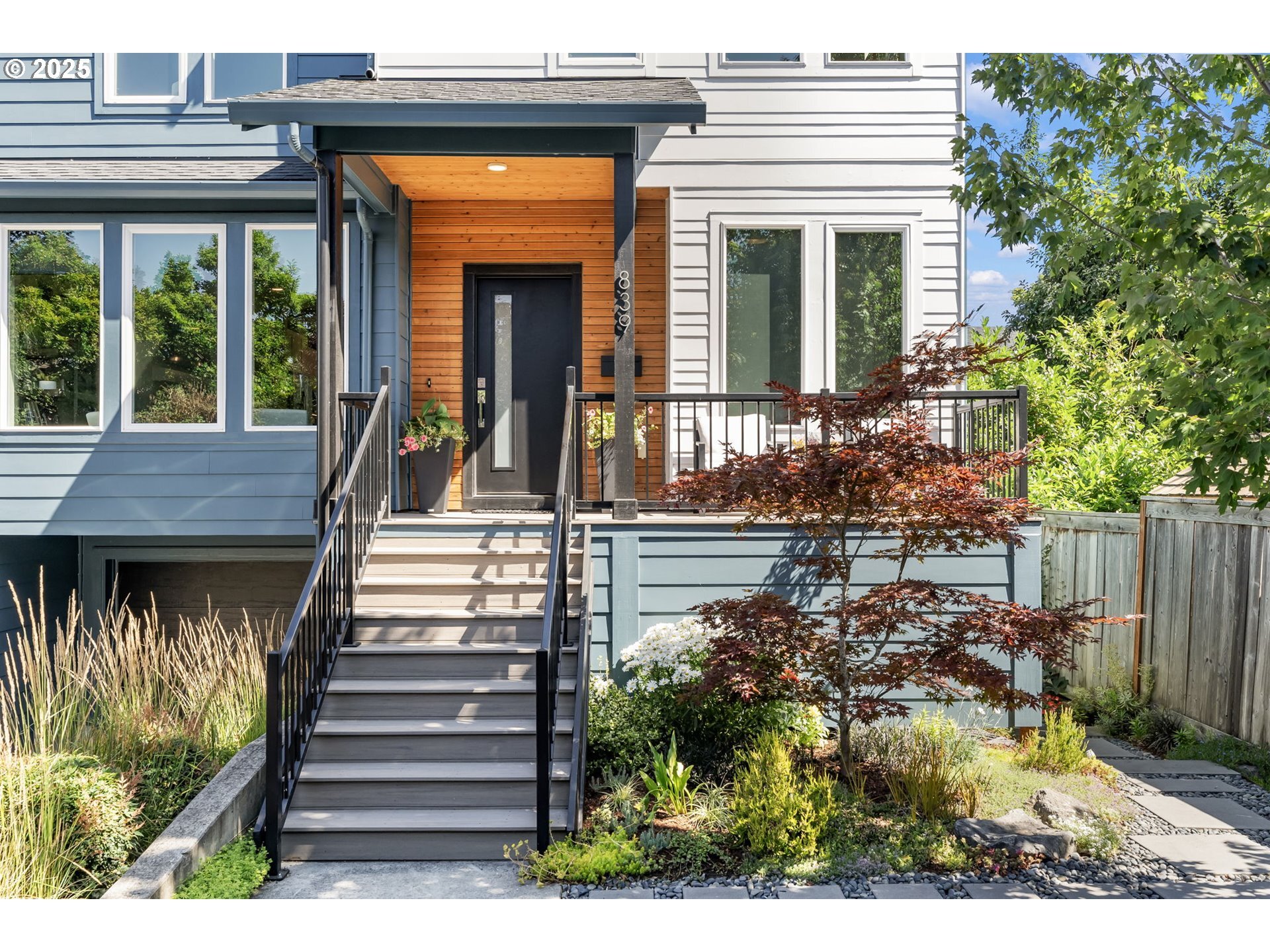 Property Photo: 839 NE Ashley St OR 97211