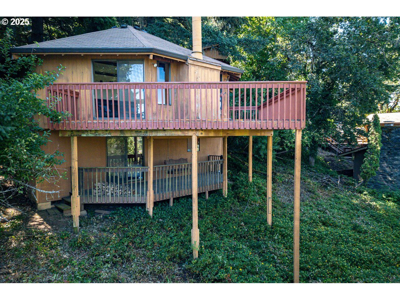 Property Photo:  3610 University St  OR 97405 