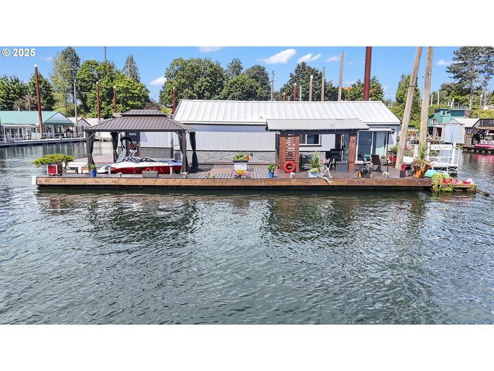 Property Photo: 1645 N Jantzen Ave OR 97217